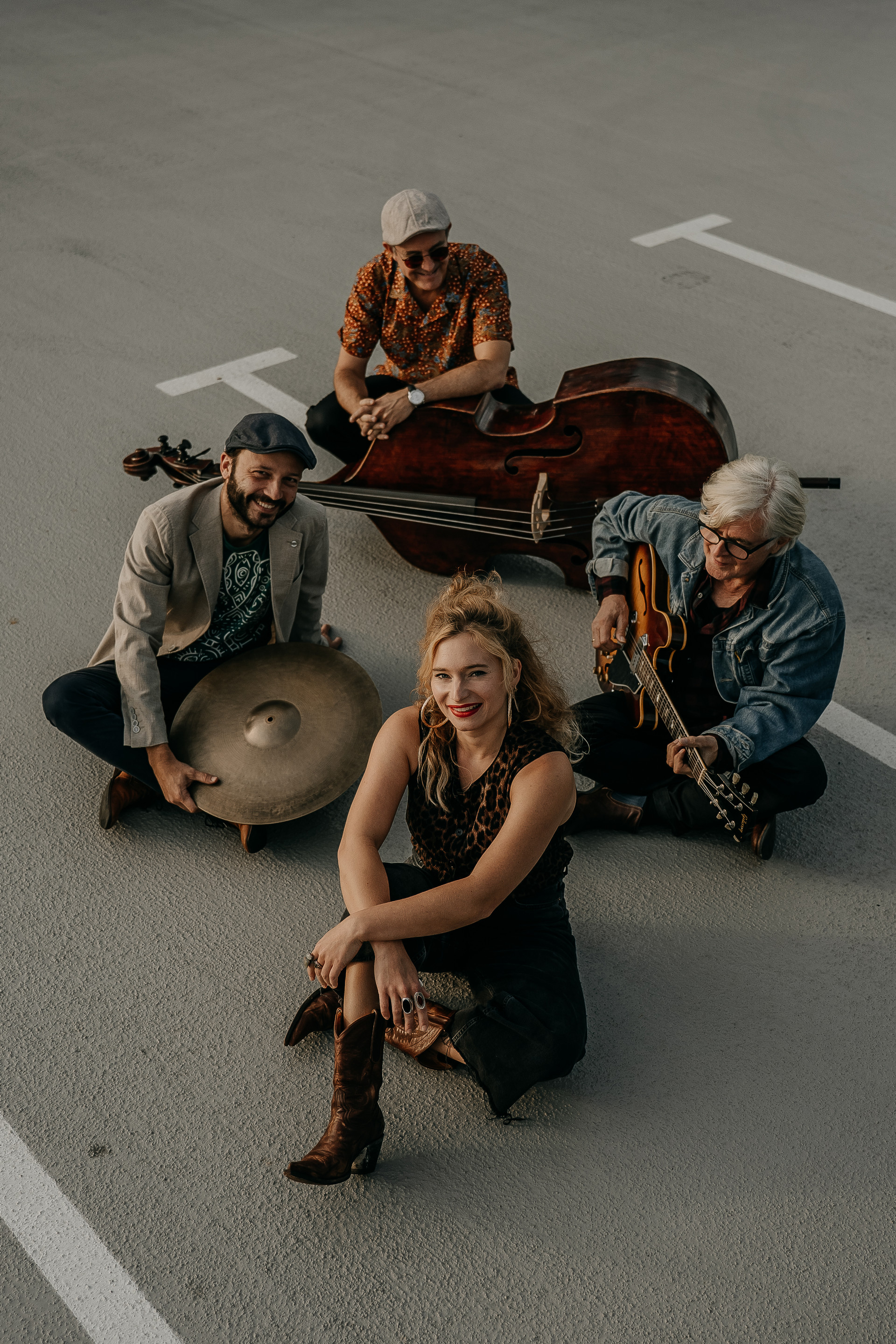 Lady R and the Paulinettes
